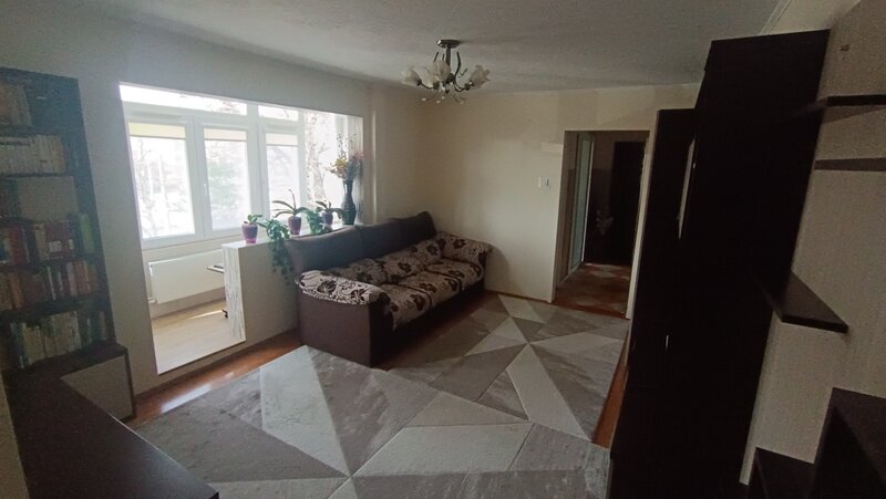 Brancoveanu De vanzare 3 camere 68 mp renovat - Covasna