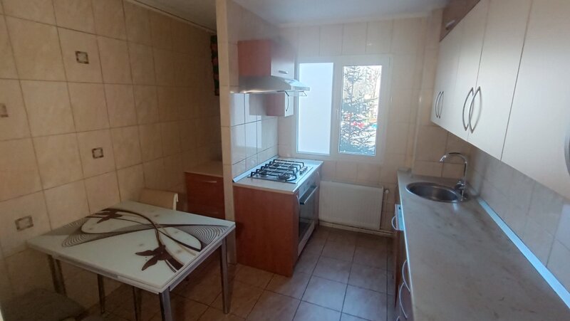 Brancoveanu De vanzare 3 camere 68 mp renovat - Covasna