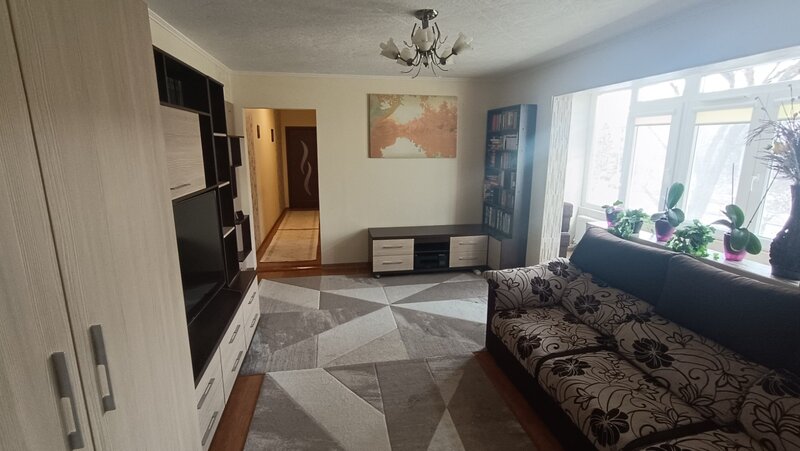 Brancoveanu De vanzare 3 camere 68 mp renovat - Covasna