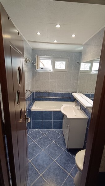 Brancoveanu De vanzare 3 camere 68 mp renovat - Covasna